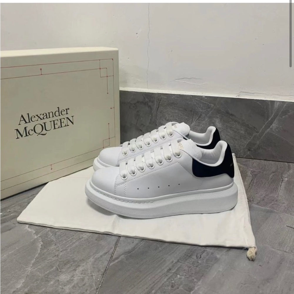 Alexander McQueen sneakers black leather size 8